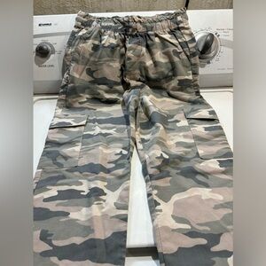 Abercrombie & Fitch girls pants sz 11/12. Like brand new.